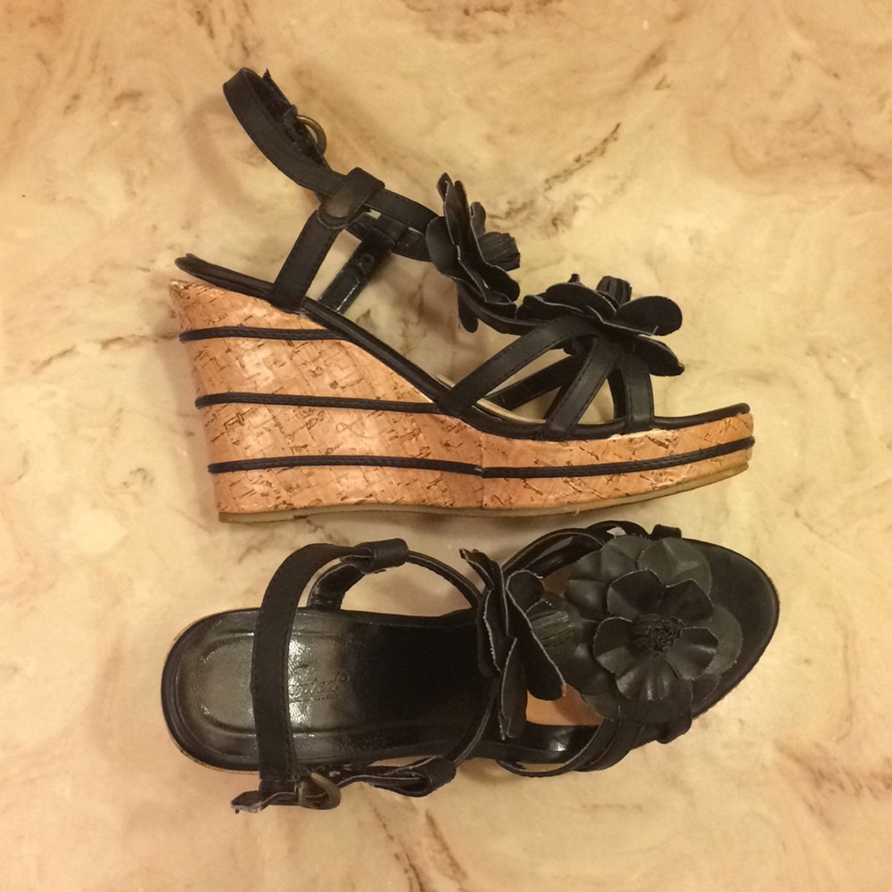 Wanted black flower cork wedges